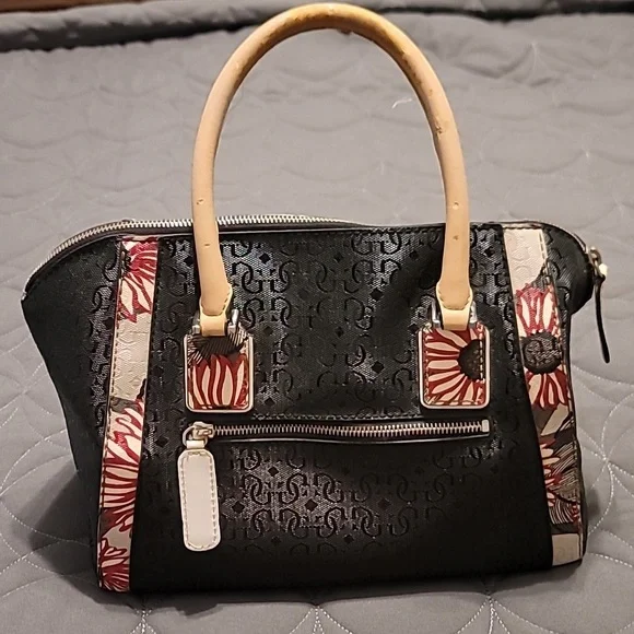 Guess purse - Picture 2 of 14